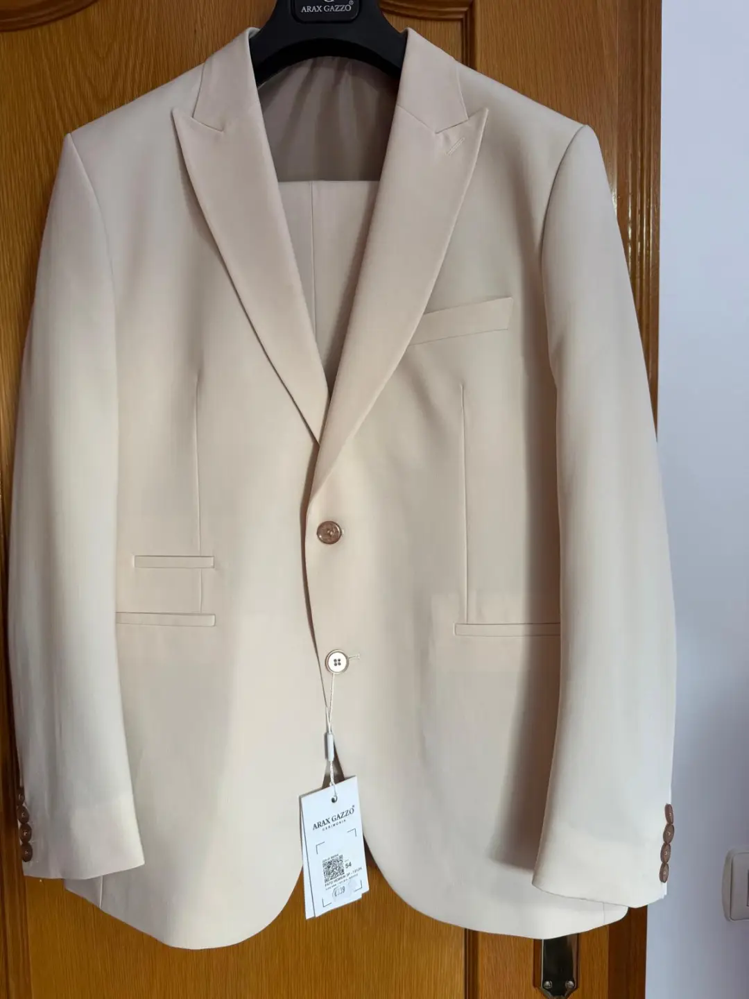 Traje boda color beige a estrenar