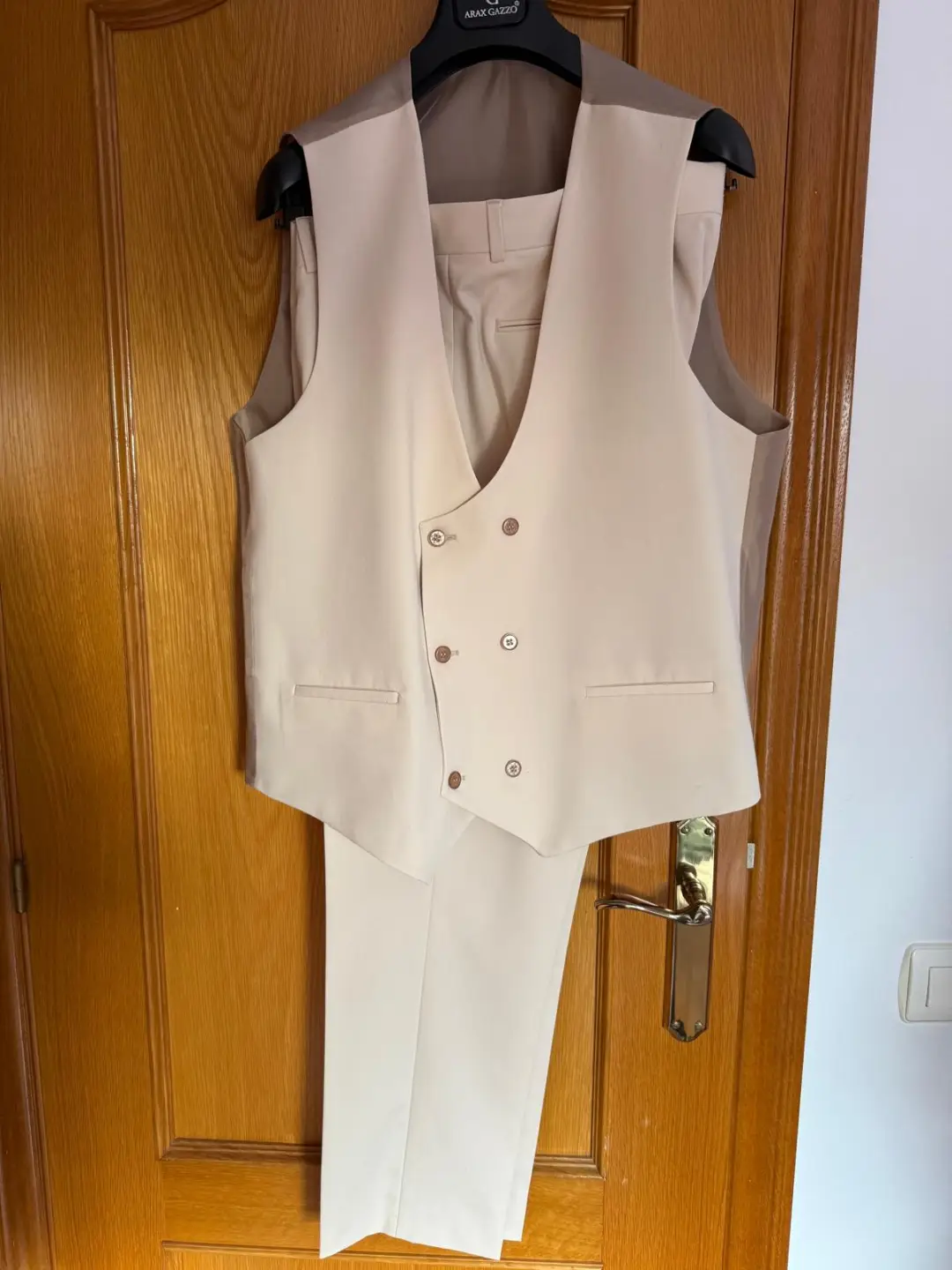 Traje boda color beige a estrenar