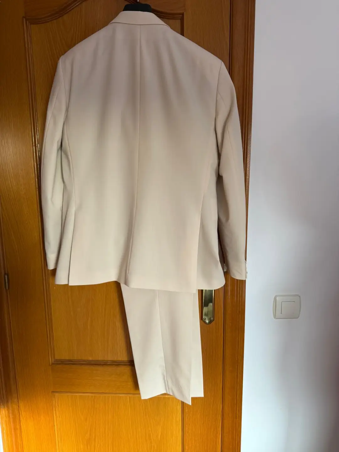 Traje boda color beige a estrenar