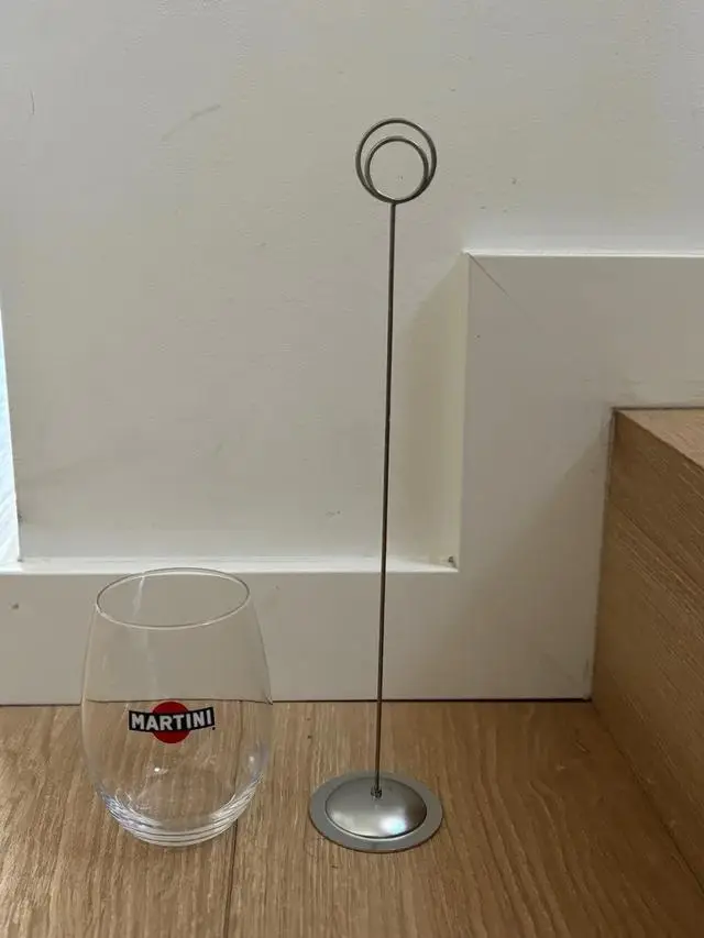 Soportes altos para tarjetas de mesa