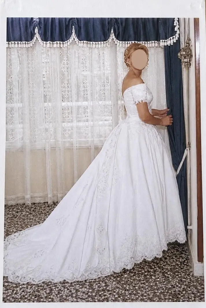 Vestido de novia vintage Monterosa con cola y encaje – estilo clásico