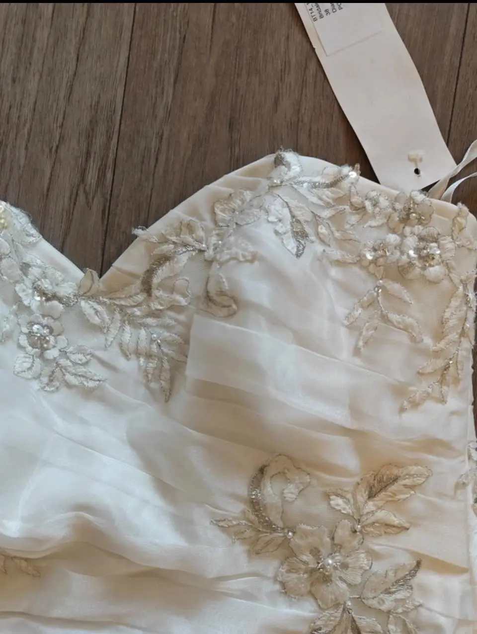Vestido nuevo con etiquetas romantico